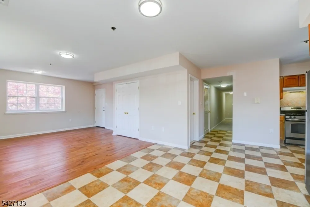 15-21 Oraton St, Newark, NJ 07104