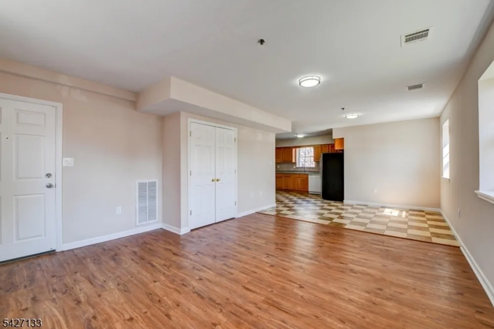 15-21 Oraton St, Newark, NJ 07104
