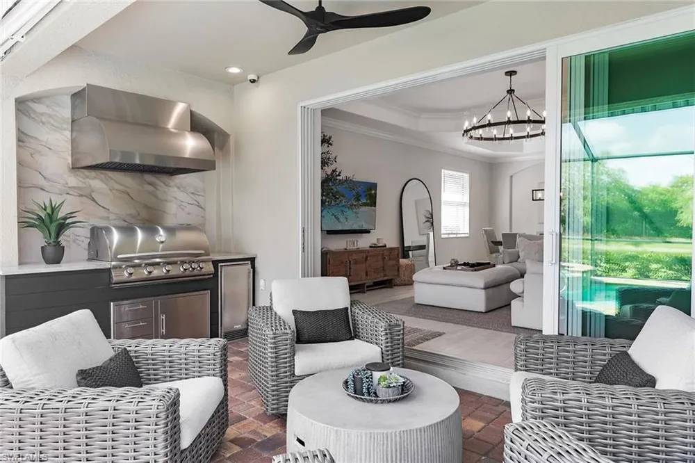 2926 Aviamar Circle, Naples, FL 34114