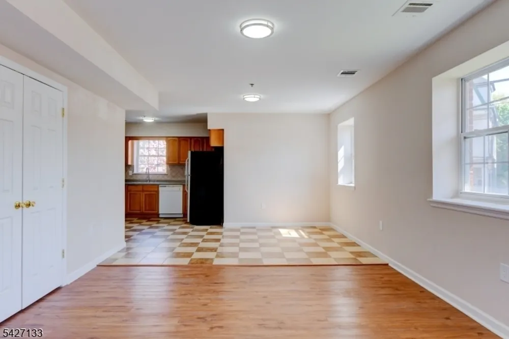 15-21 Oraton St, Newark, NJ 07104