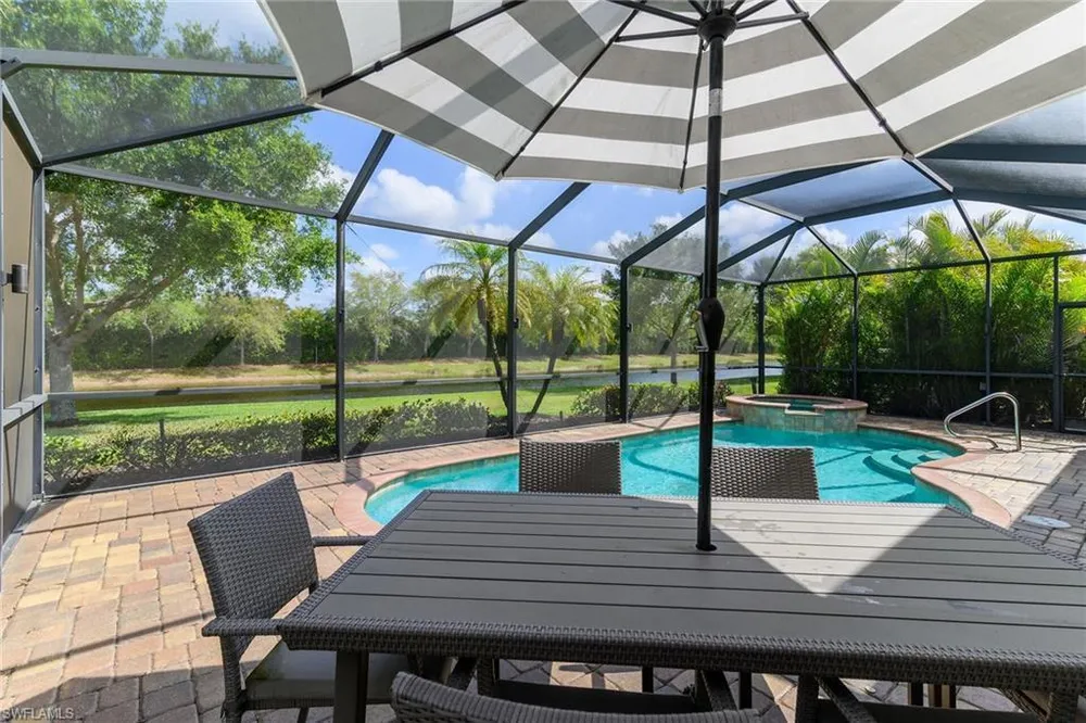 2926 Aviamar Circle, Naples, FL 34114