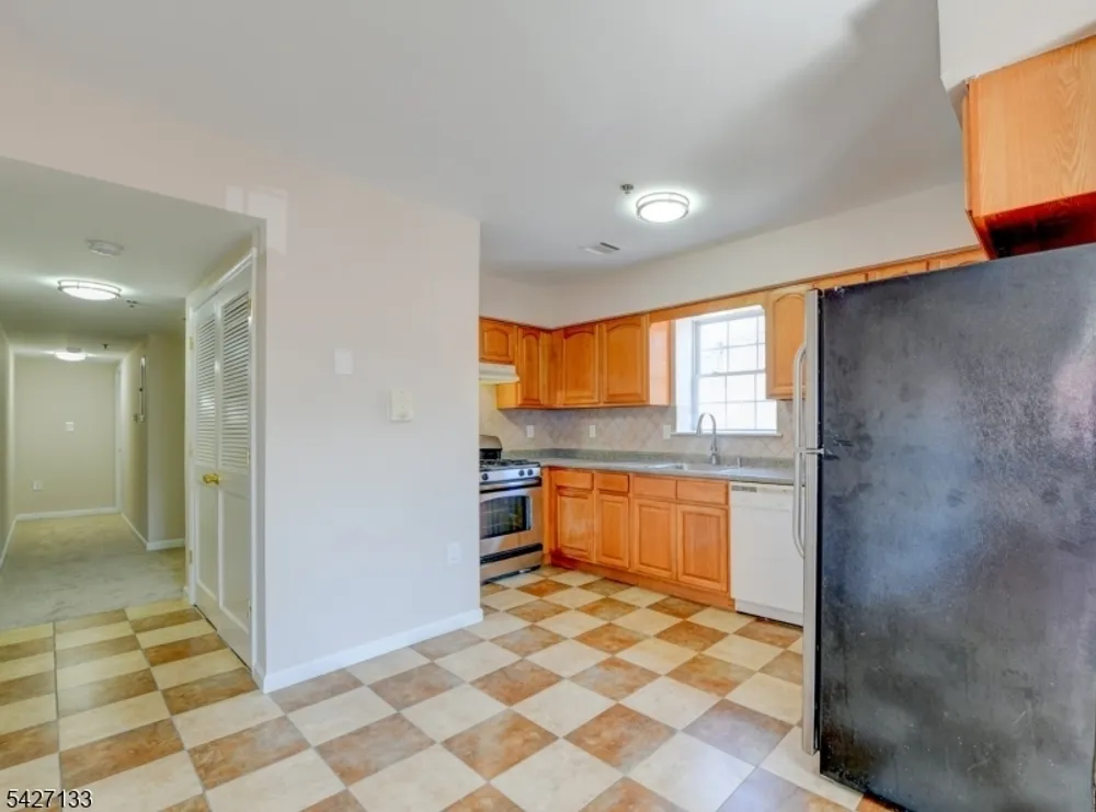 15-21 Oraton St, Newark, NJ 07104