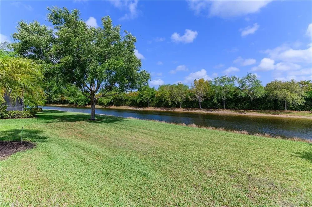 2926 Aviamar Circle, Naples, FL 34114