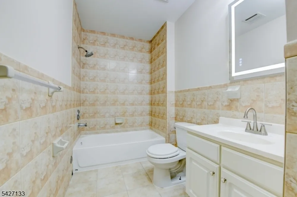 15-21 Oraton St, Newark, NJ 07104