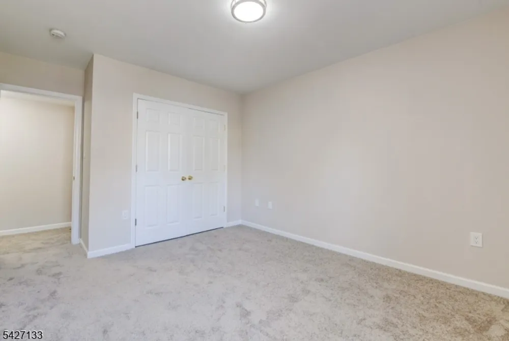 15-21 Oraton St, Newark, NJ 07104