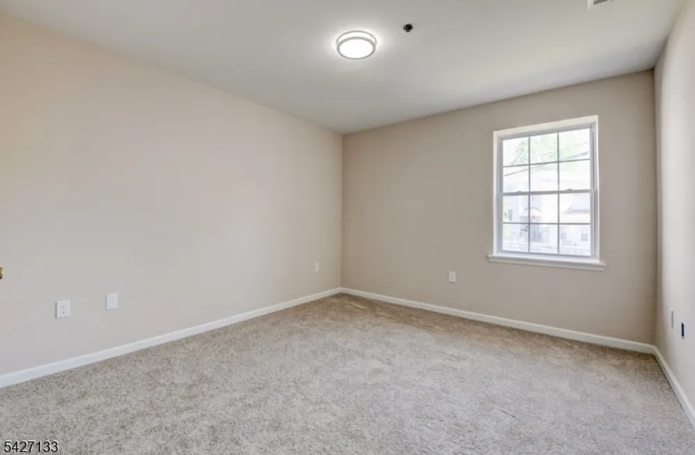 15-21 Oraton St, Newark, NJ 07104