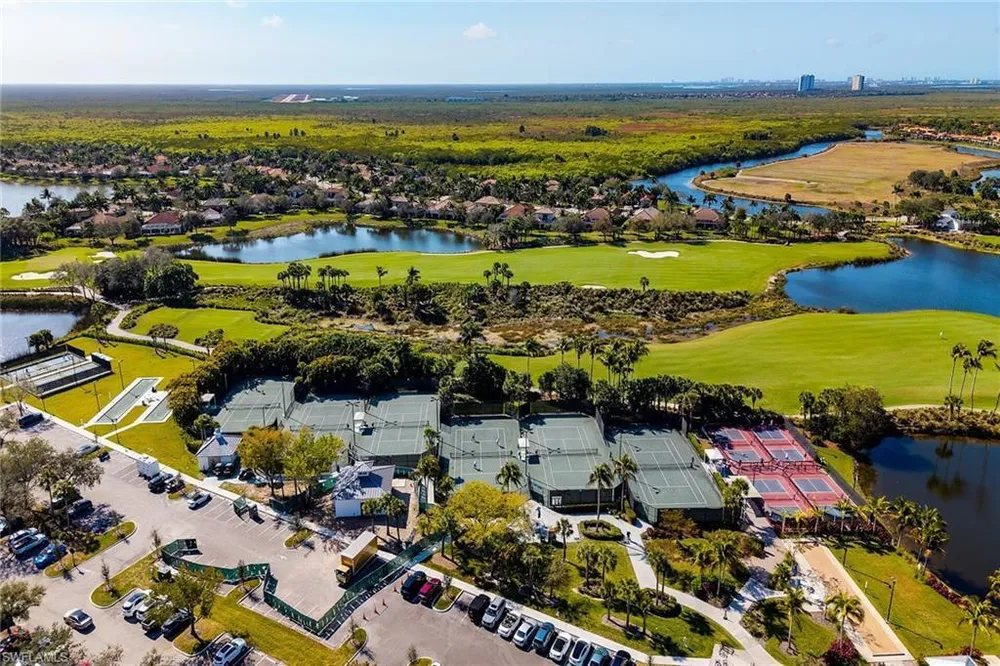 2926 Aviamar Circle, Naples, FL 34114