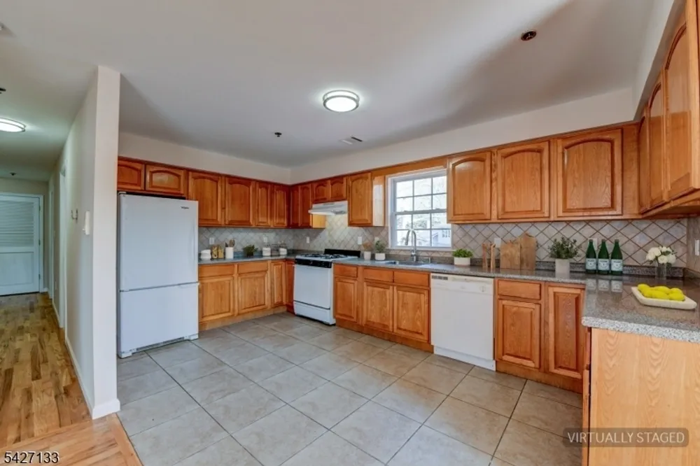 15-21 Oraton St, Newark, NJ 07104