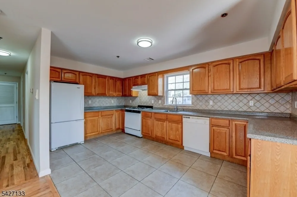 15-21 Oraton St, Newark, NJ 07104