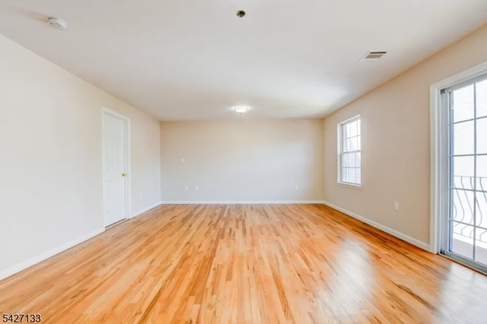 15-21 Oraton St, Newark, NJ 07104