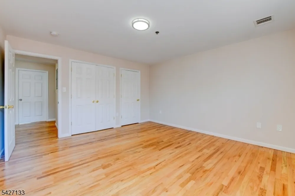 15-21 Oraton St, Newark, NJ 07104