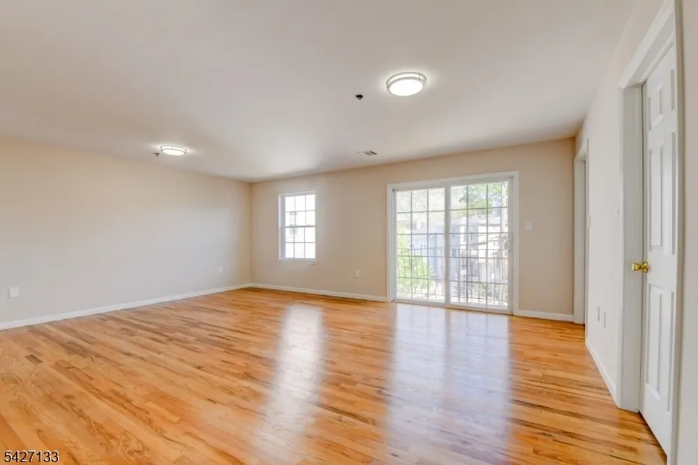 15-21 Oraton St, Newark, NJ 07104