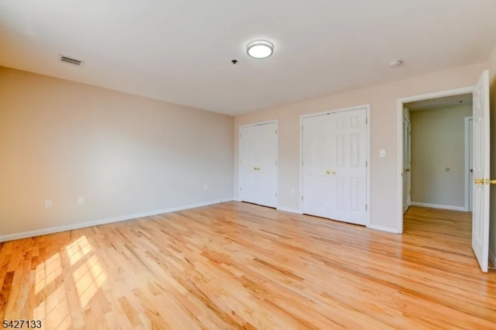 15-21 Oraton St, Newark, NJ 07104