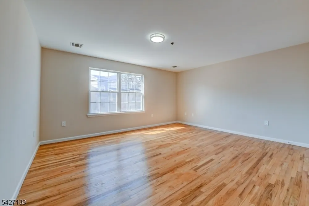 15-21 Oraton St, Newark, NJ 07104