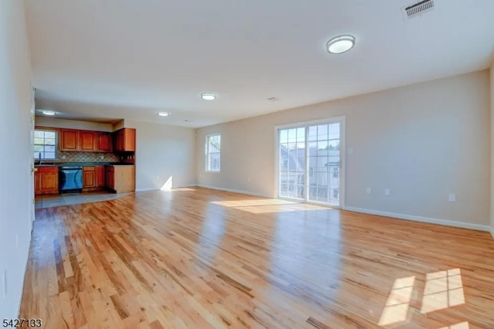 15-21 Oraton St, Newark, NJ 07104