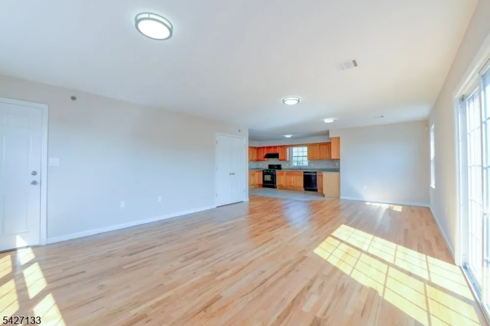 15-21 Oraton St, Newark, NJ 07104