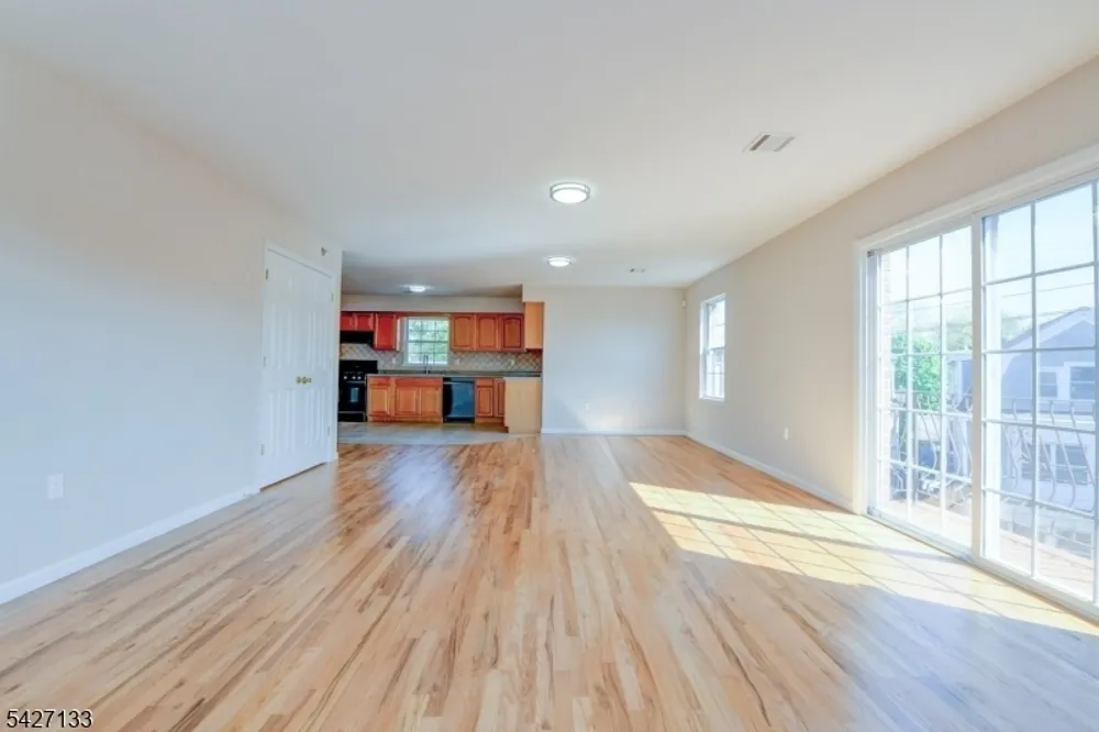 15-21 Oraton St, Newark, NJ 07104