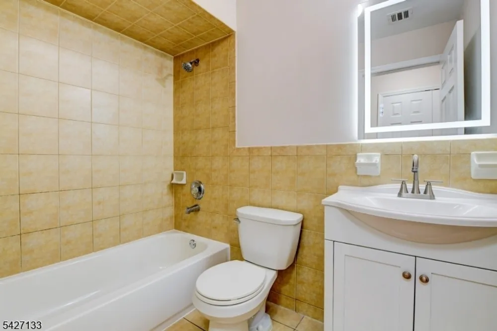 15-21 Oraton St, Newark, NJ 07104