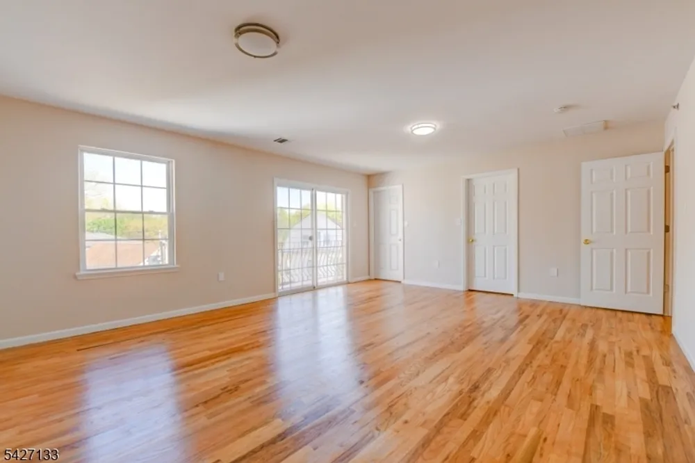 15-21 Oraton St, Newark, NJ 07104