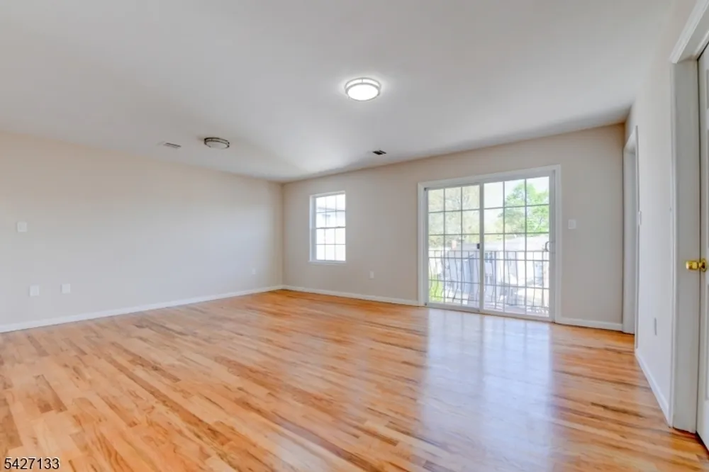 15-21 Oraton St, Newark, NJ 07104