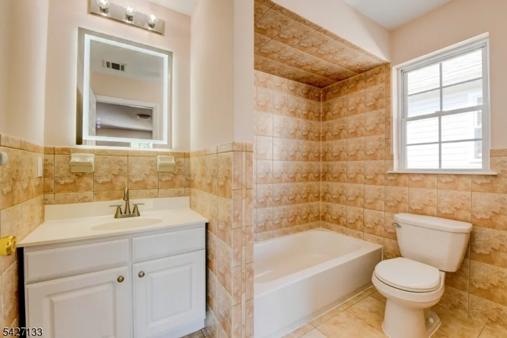 15-21 Oraton St, Newark, NJ 07104