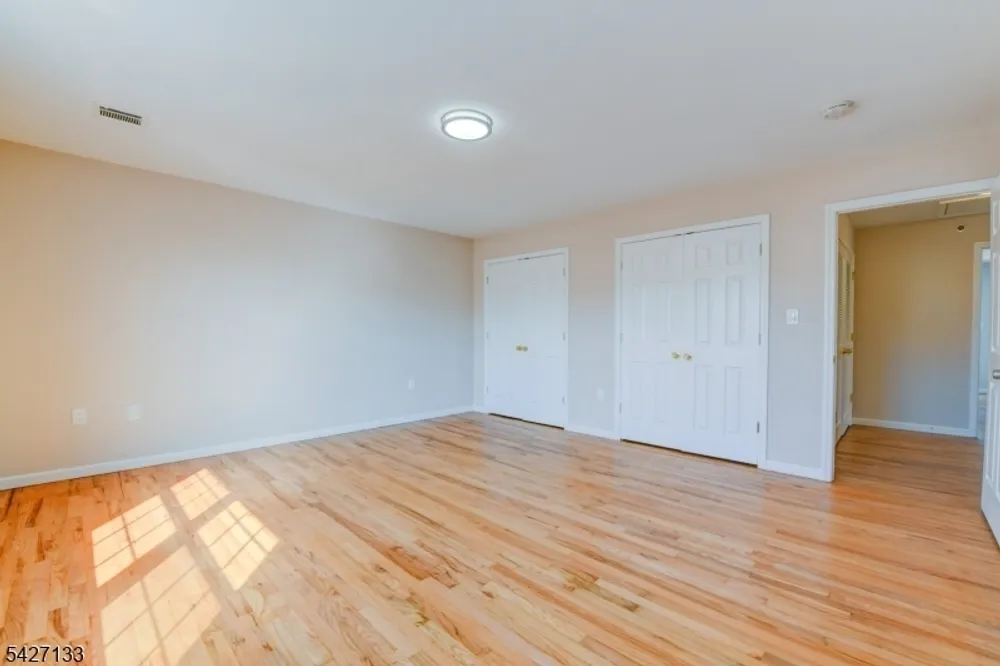 15-21 Oraton St, Newark, NJ 07104