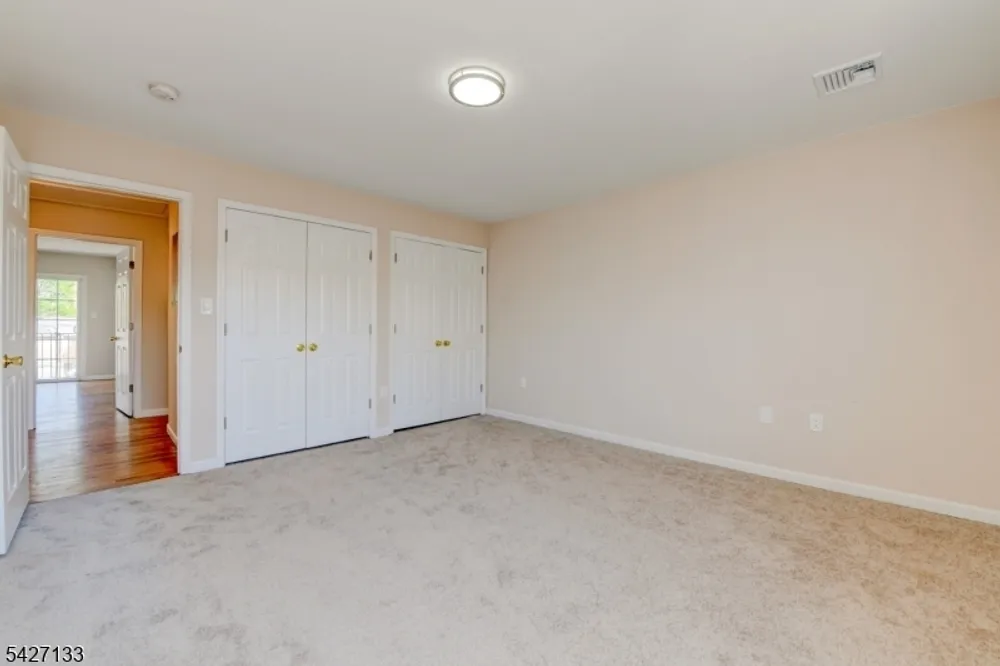 15-21 Oraton St, Newark, NJ 07104
