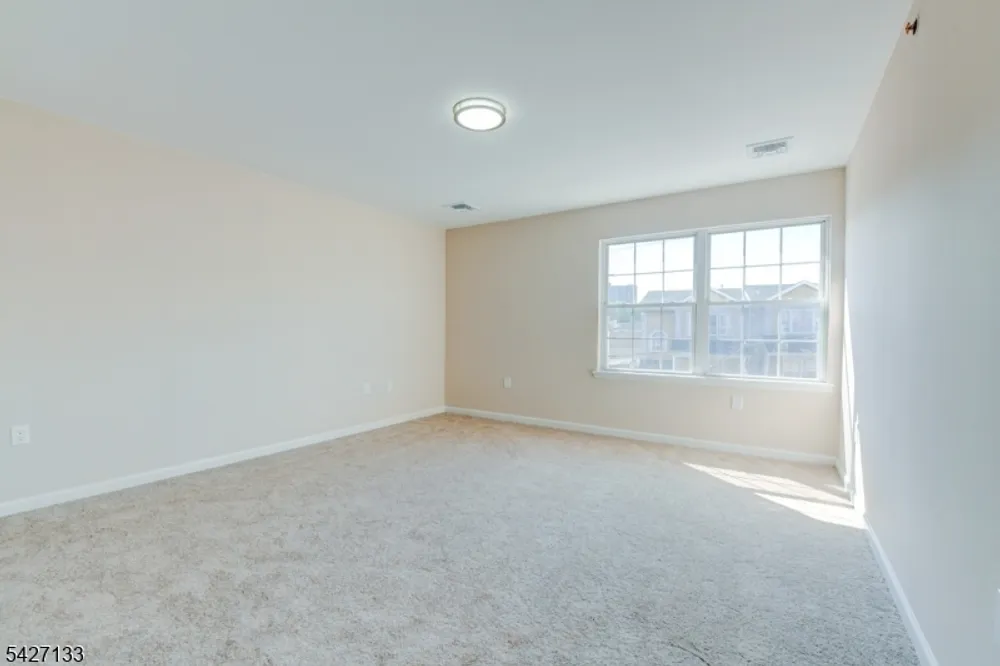 15-21 Oraton St, Newark, NJ 07104