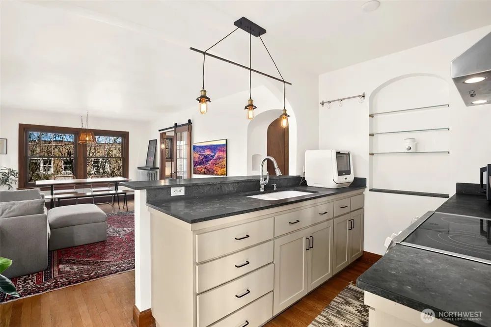 408 Bellevue Ave E, Seattle, WA 98102
