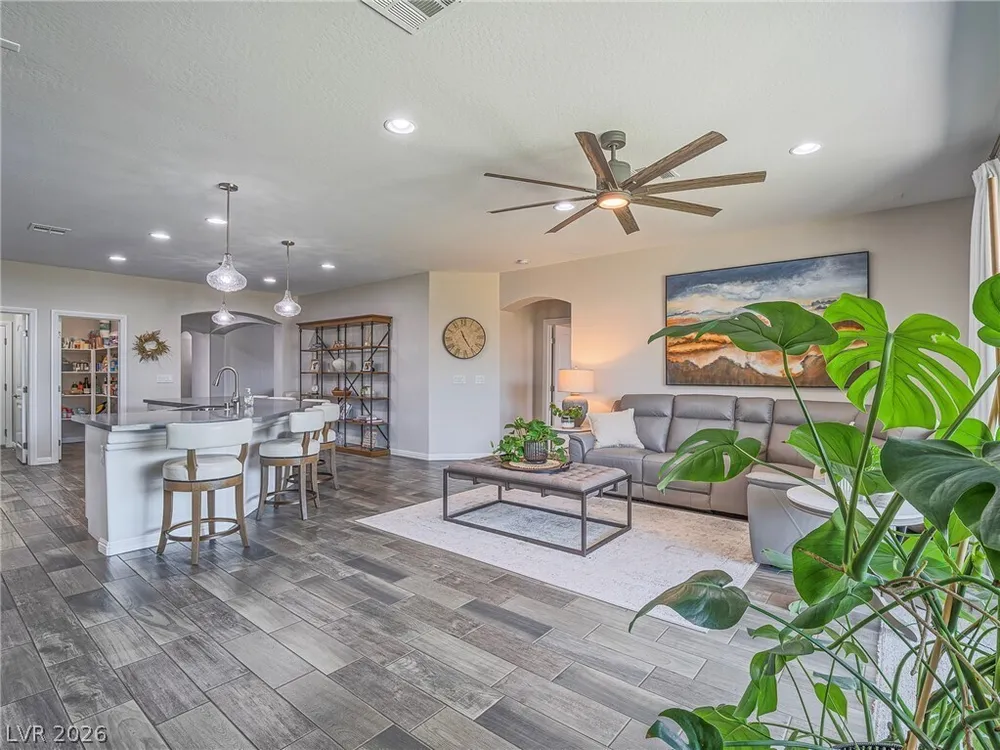 10425 Amulet Ridge Ct, Las Vegas, NV 89149