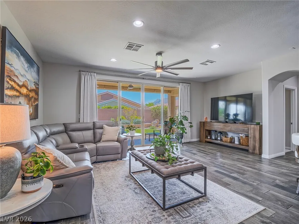 10425 Amulet Ridge Ct, Las Vegas, NV 89149