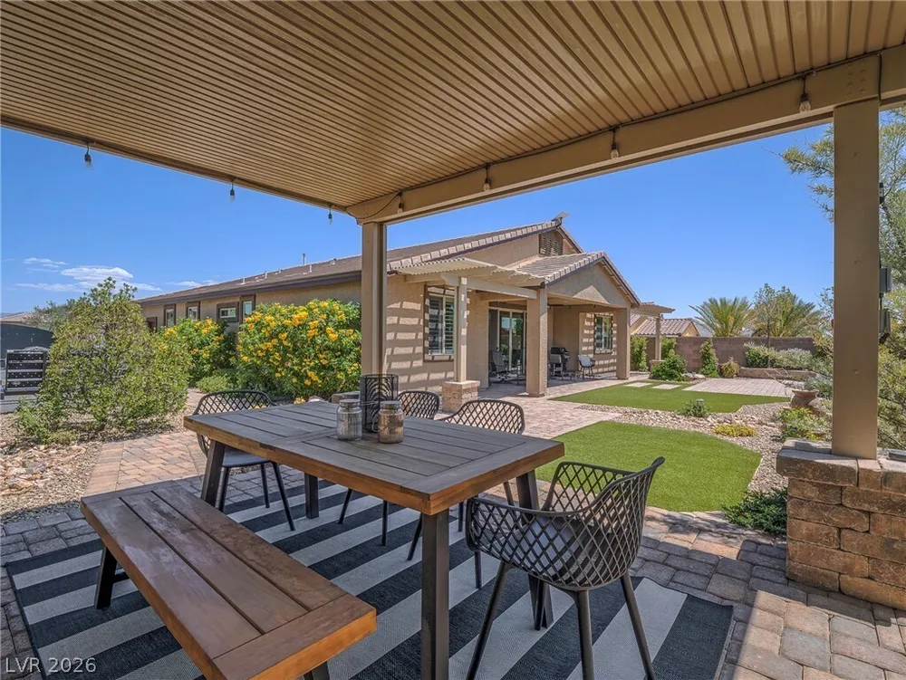 10425 Amulet Ridge Ct, Las Vegas, NV 89149