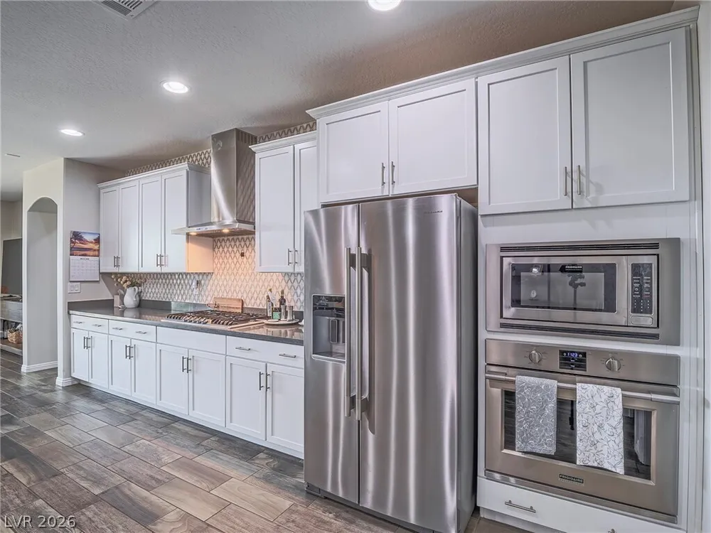 10425 Amulet Ridge Ct, Las Vegas, NV 89149