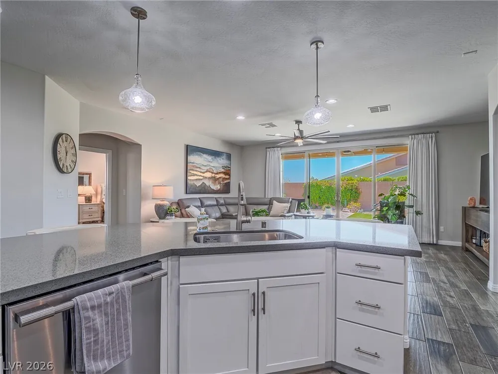 10425 Amulet Ridge Ct, Las Vegas, NV 89149
