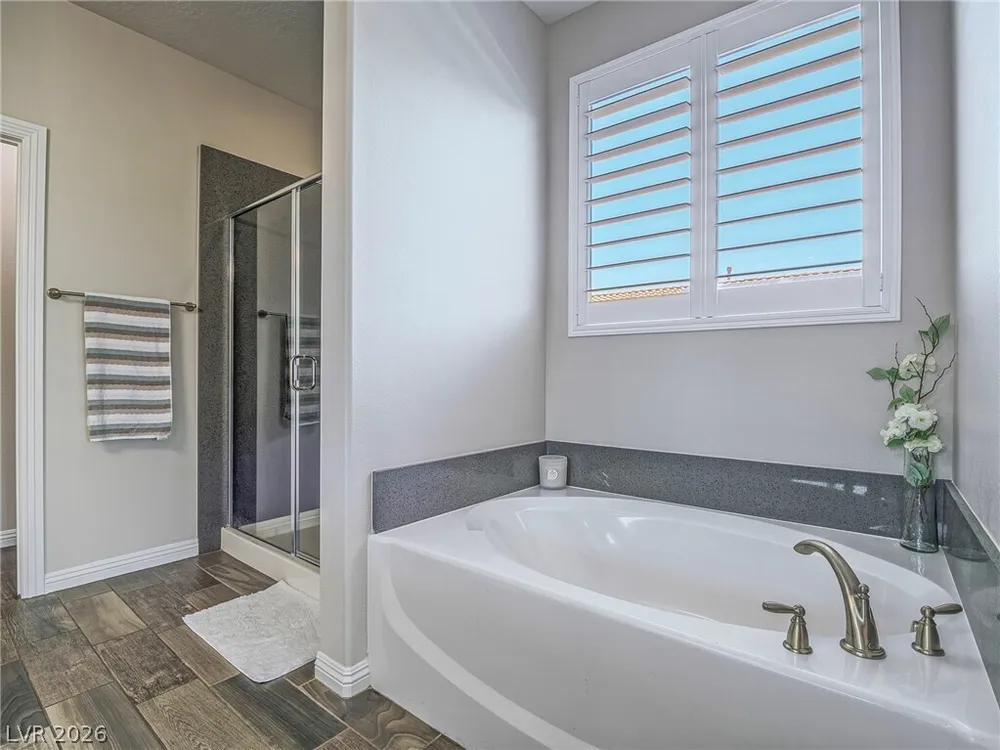 10425 Amulet Ridge Ct, Las Vegas, NV 89149