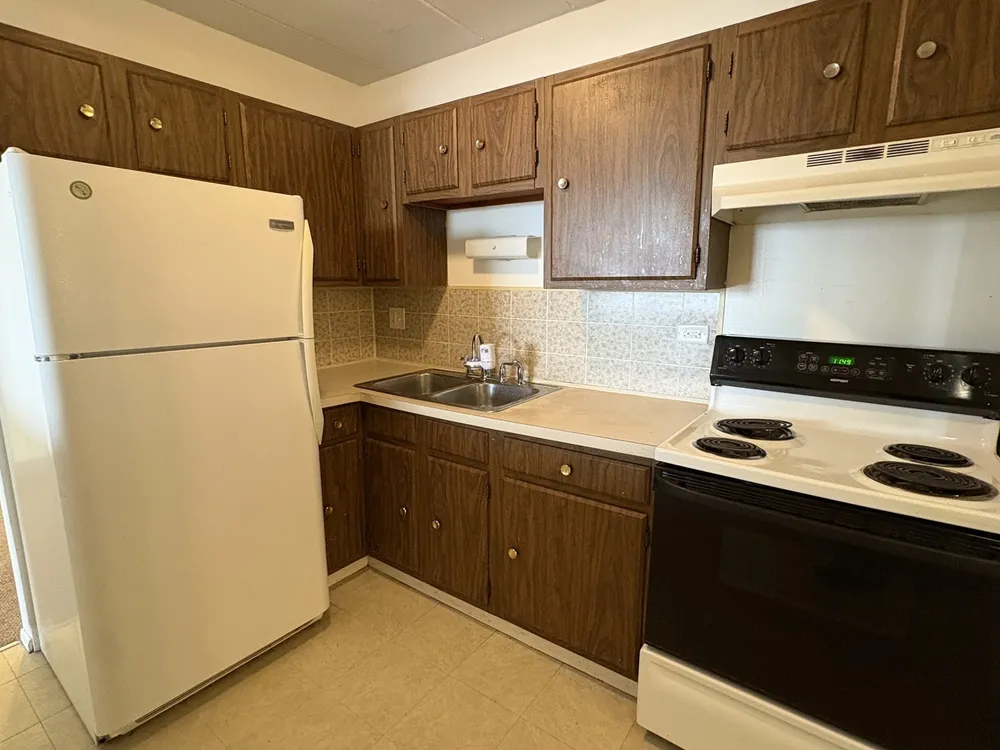 9074 W Terrace Dr, Niles, IL 60714