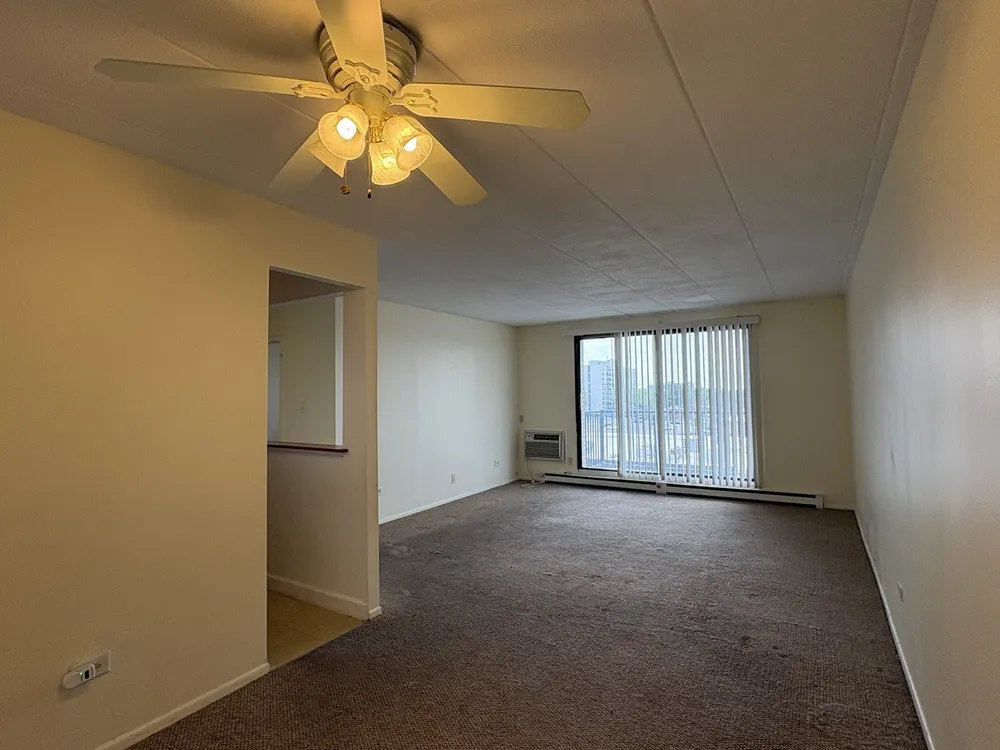 9074 W Terrace Dr, Niles, IL 60714