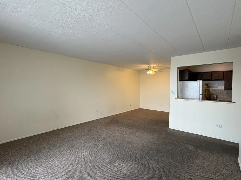 9074 W Terrace Dr, Niles, IL 60714