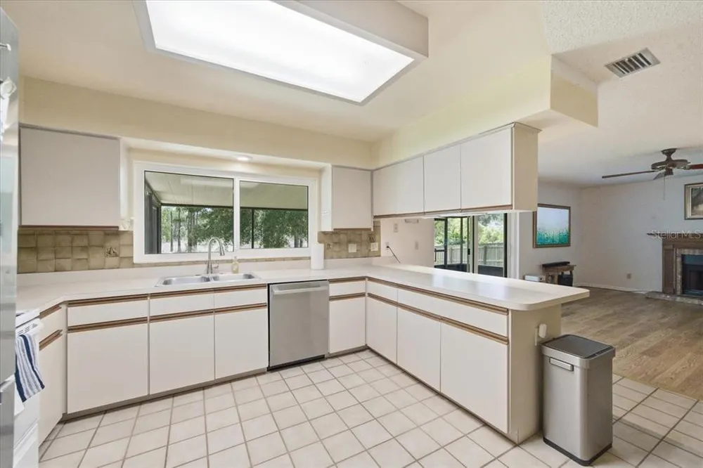 2804 Palamore Dr, Tampa, FL 33618