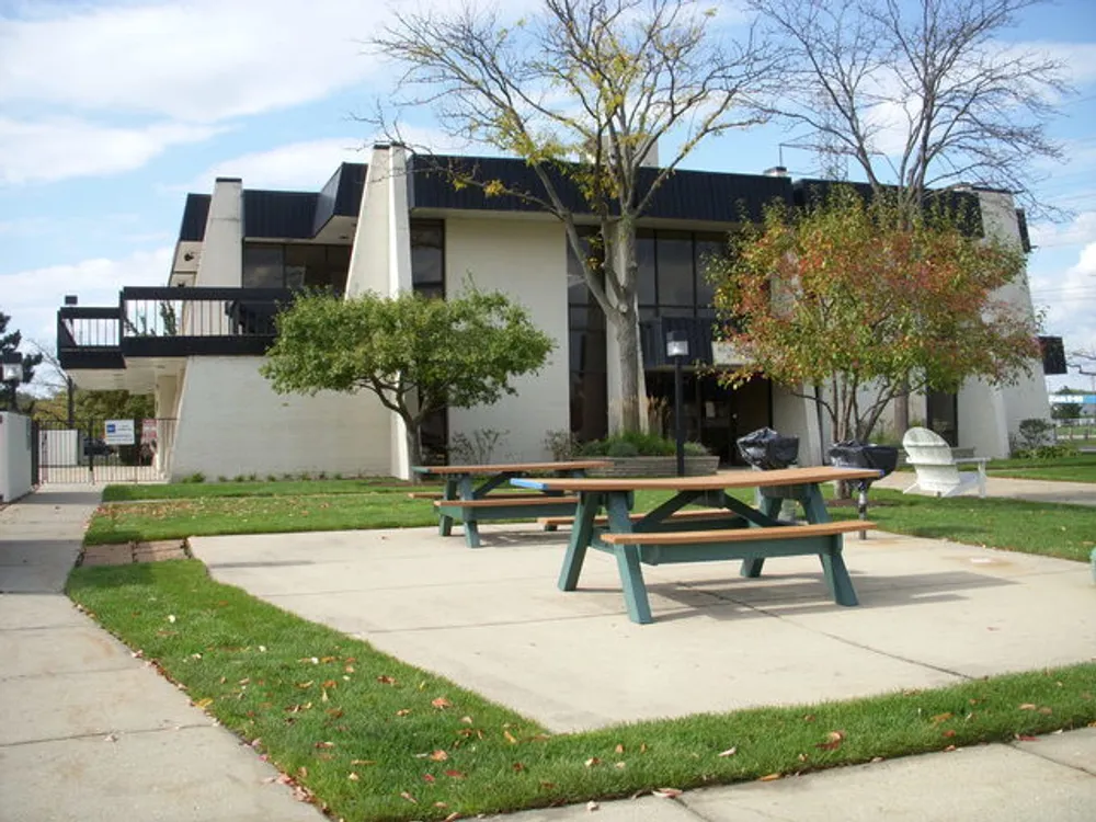 9074 W Terrace Dr, Niles, IL 60714