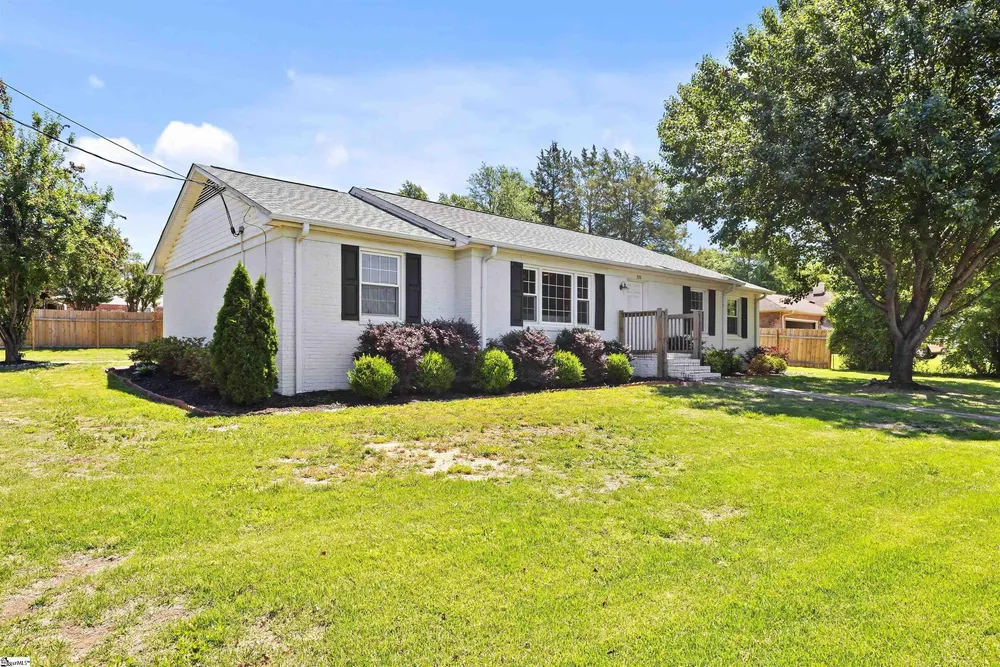 320 Mitchell Rd, Greenville, SC 29615