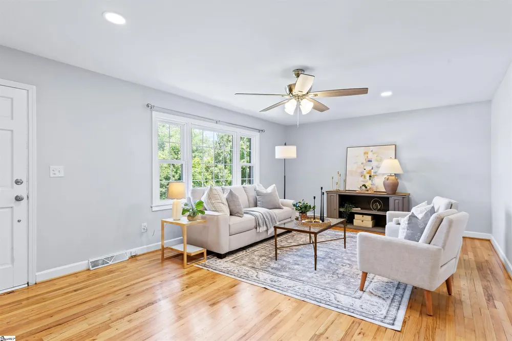 320 Mitchell Rd, Greenville, SC 29615