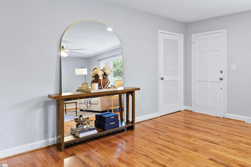 320 Mitchell Rd, Greenville, SC 29615