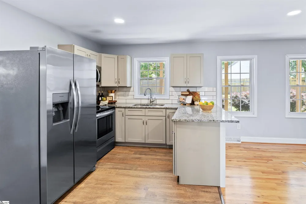 320 Mitchell Rd, Greenville, SC 29615