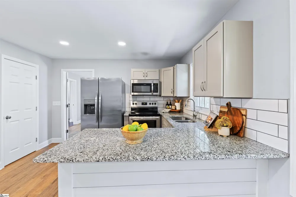 320 Mitchell Rd, Greenville, SC 29615