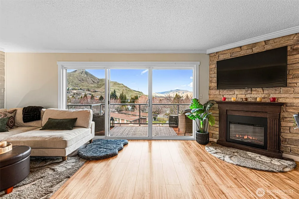 1818 Skyline Dr, Wenatchee, WA 98801