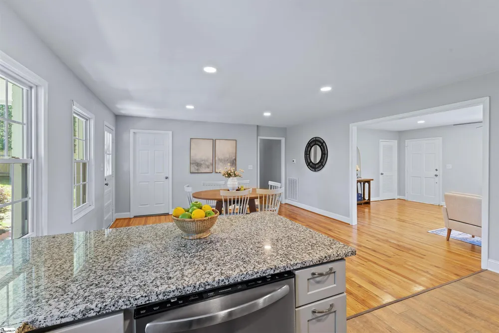 320 Mitchell Rd, Greenville, SC 29615