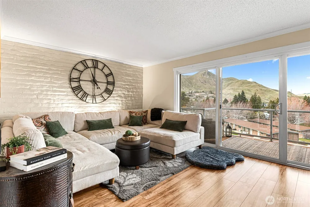 1818 Skyline Dr, Wenatchee, WA 98801