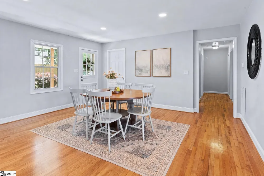 320 Mitchell Rd, Greenville, SC 29615