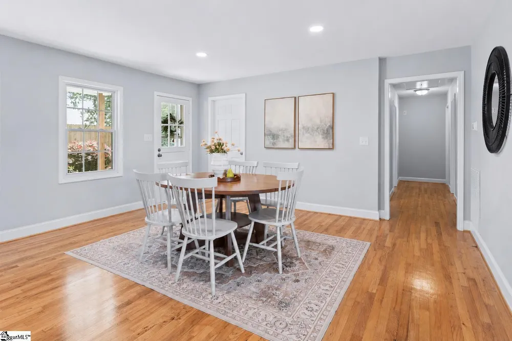 320 Mitchell Rd, Greenville, SC 29615